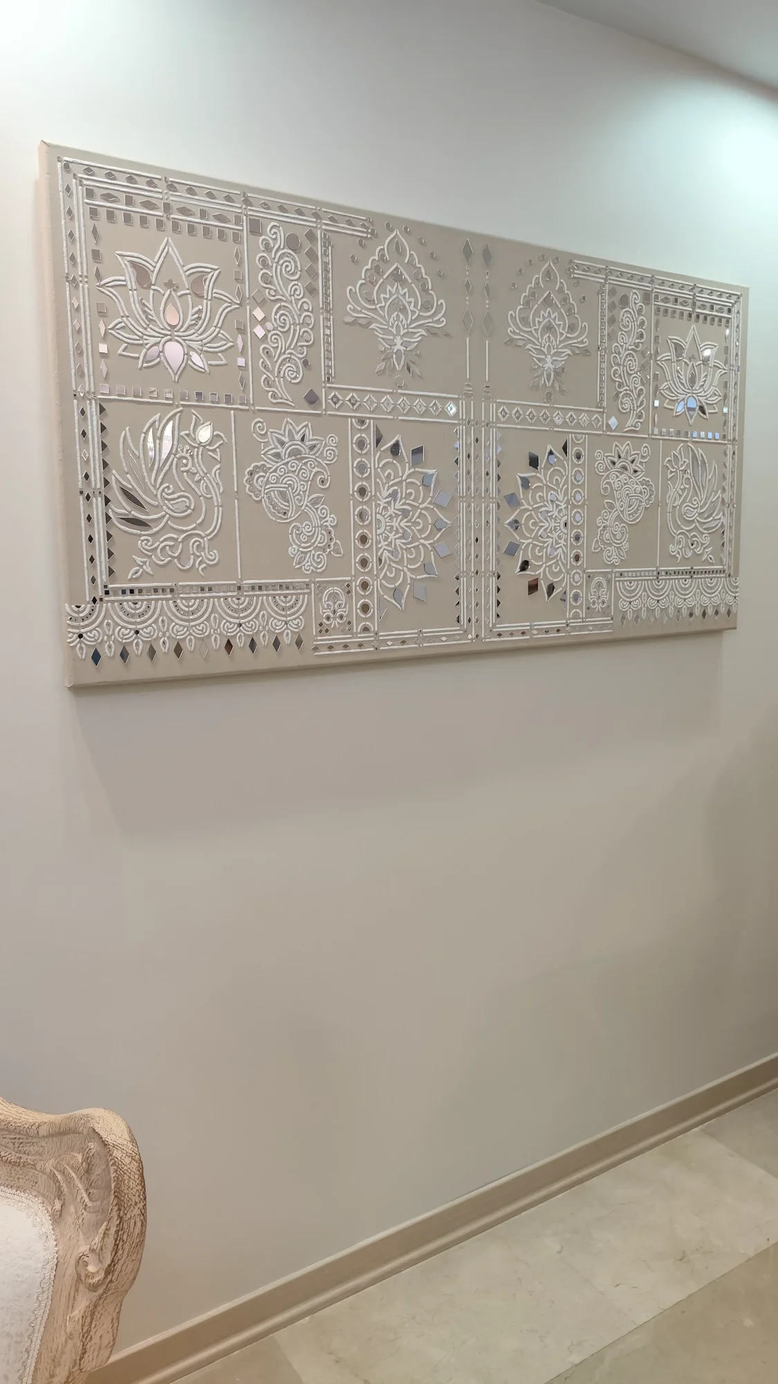 نگارینهی آینه و مخمل - تصویر 1